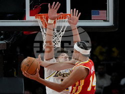 Lakers Hawks Basketball