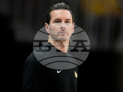 Lakers Hawks Basketball