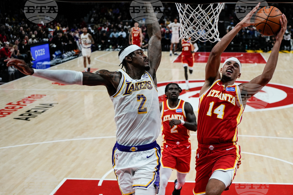 Lakers Hawks Basketball