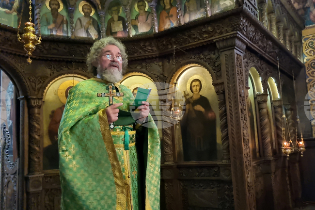 Търговище - храм „Св. Йоан Рилски“ - неделна служба