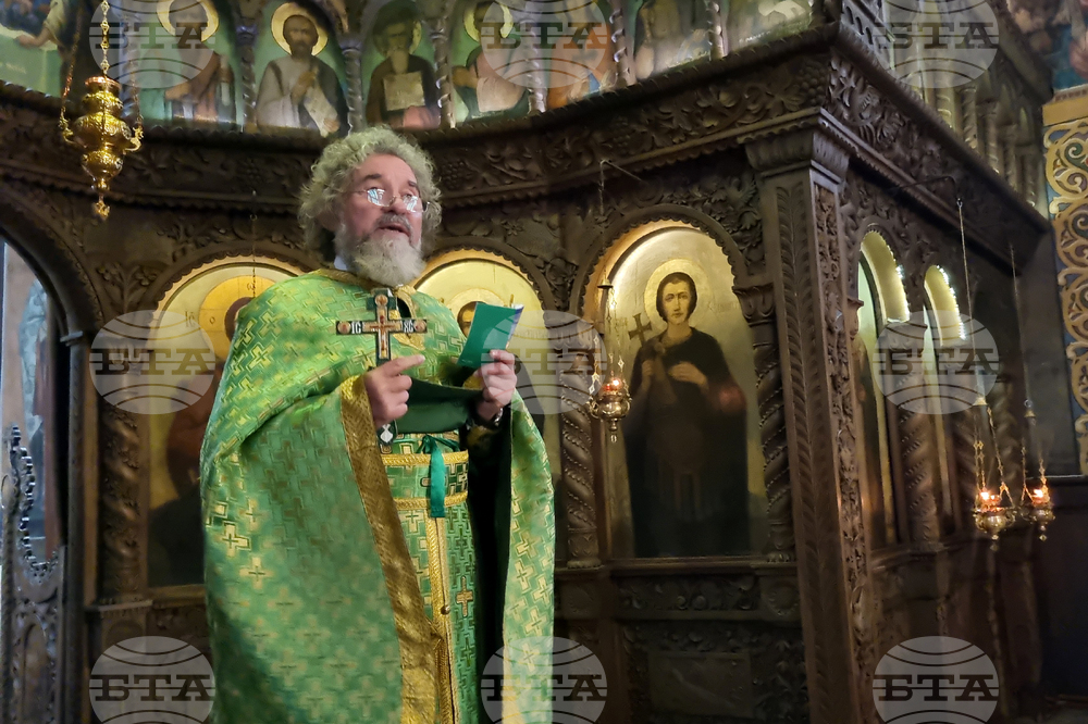 Търговище - храм „Св. Йоан Рилски“ - неделна служба