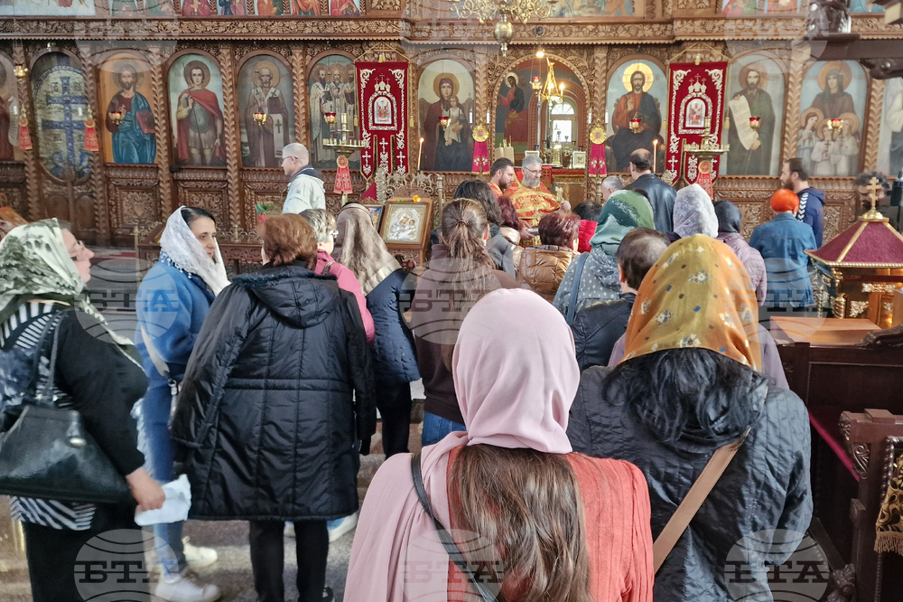 Този, който се е докоснал до Иисус Христос с вяра, той е получил изцеление, каза в проповедта си в шуменския храм "Св. Три Светители" отец Красимир