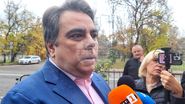 Освен заложеното повишаване на пенсиите и майчинските, другите увеличени разходи в бюджета са по скандални пера, коментира Асен Василев