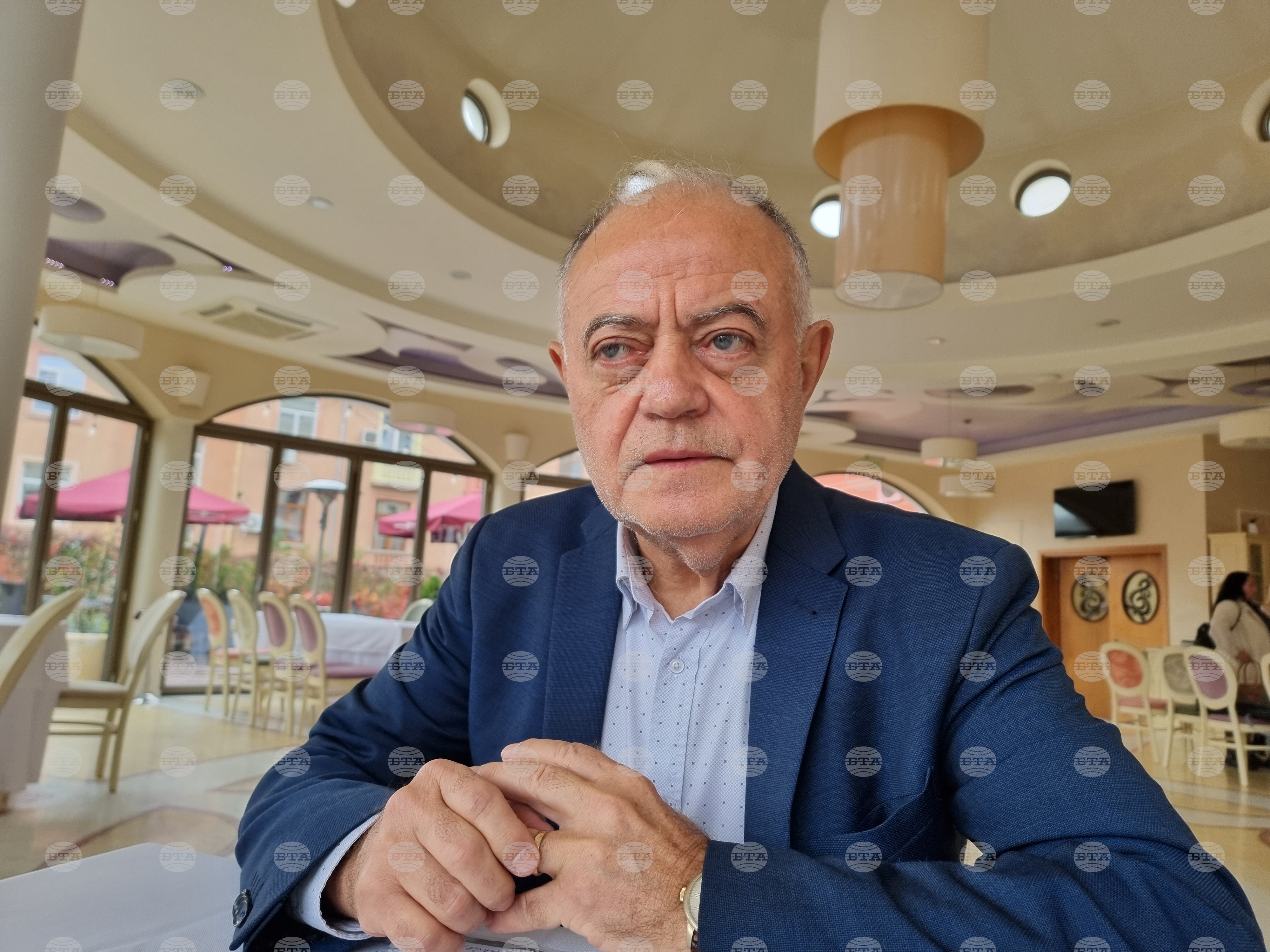 До Коледа ще бъде подписано споразумение за единна президентска кандидатура на демократичната общност, каза в Сливен лидерът на ДСБ ген. Атанас Атанасов