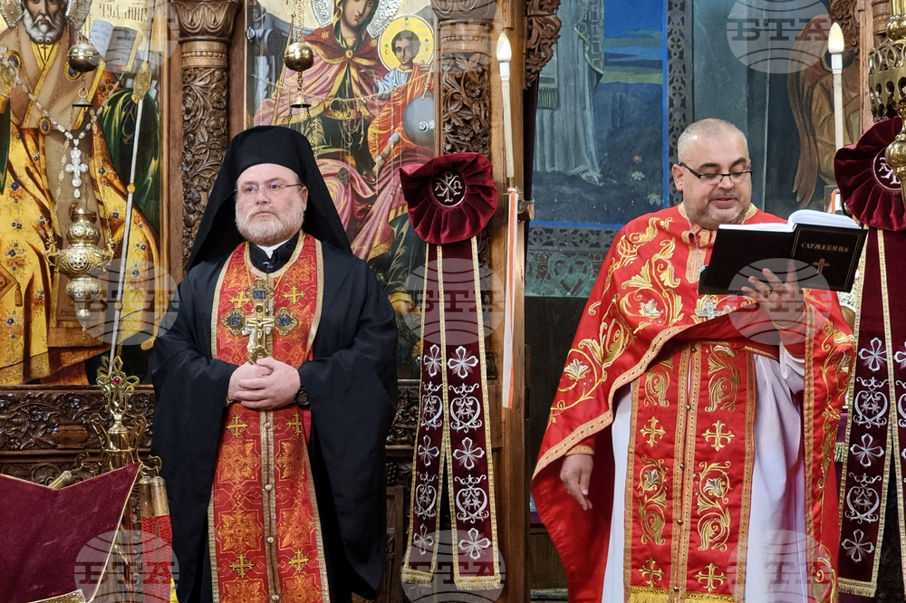 Смисълът на причастието е да приемем Христос и Неговата любов в нас, каза протосингелът на Сливенската митрополия архимандрит Димитрий