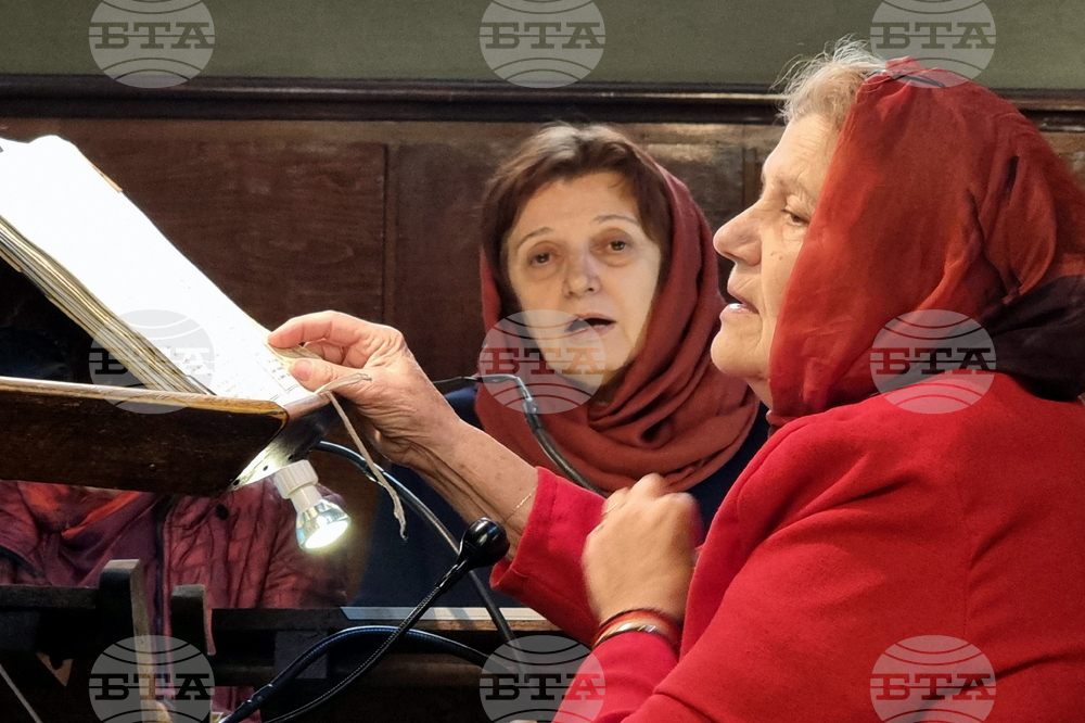 Ямбол - храм „Св. Николай Чудотворец” - литургия