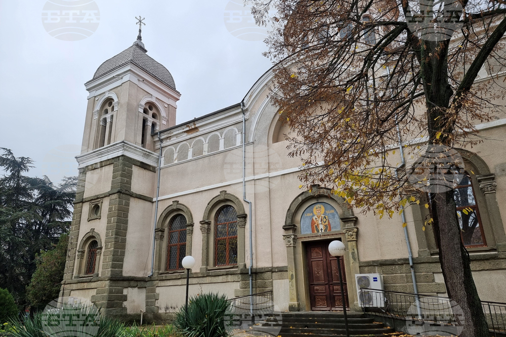 Ямбол - храм „Св. Николай Чудотворец” - литургия