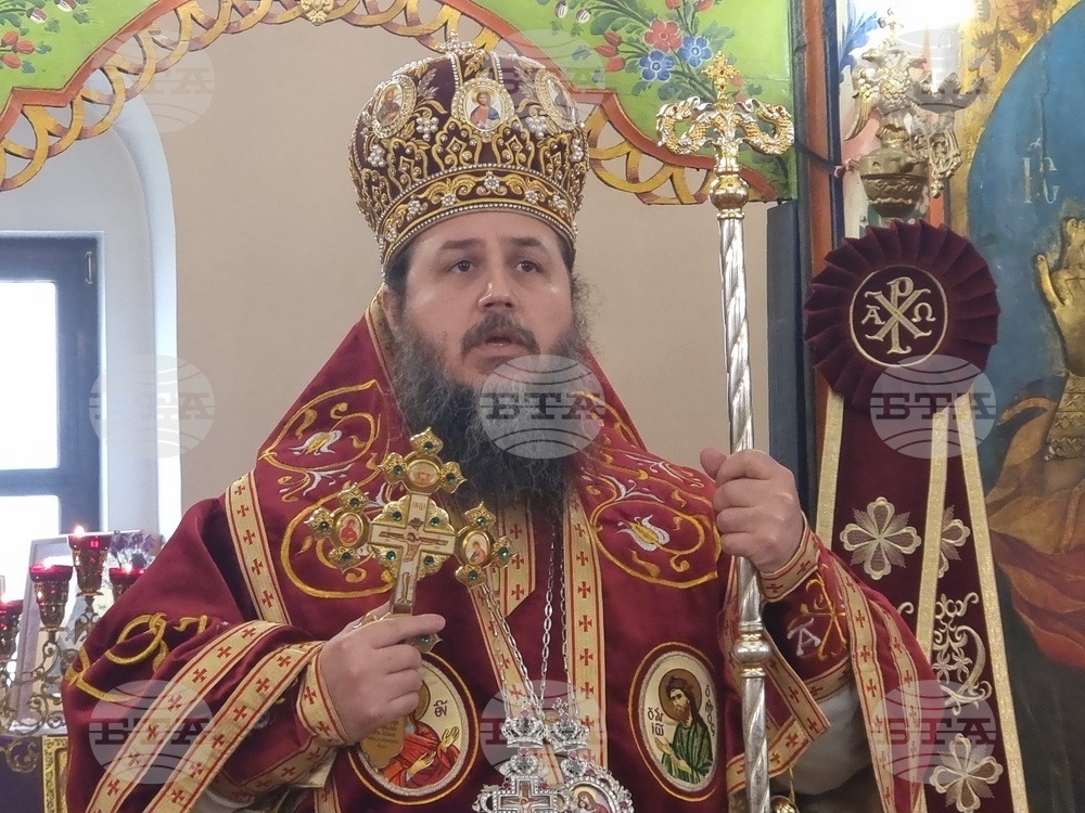 Знаем, че Бог бави, но не забравя за своите чада, каза епископ Исаак в проповедта си в Кюстендил