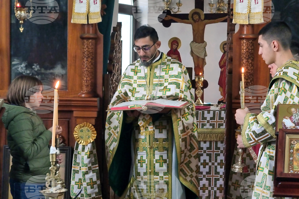 Добрич - храм „Св. Климент Охридски”- неделна служба