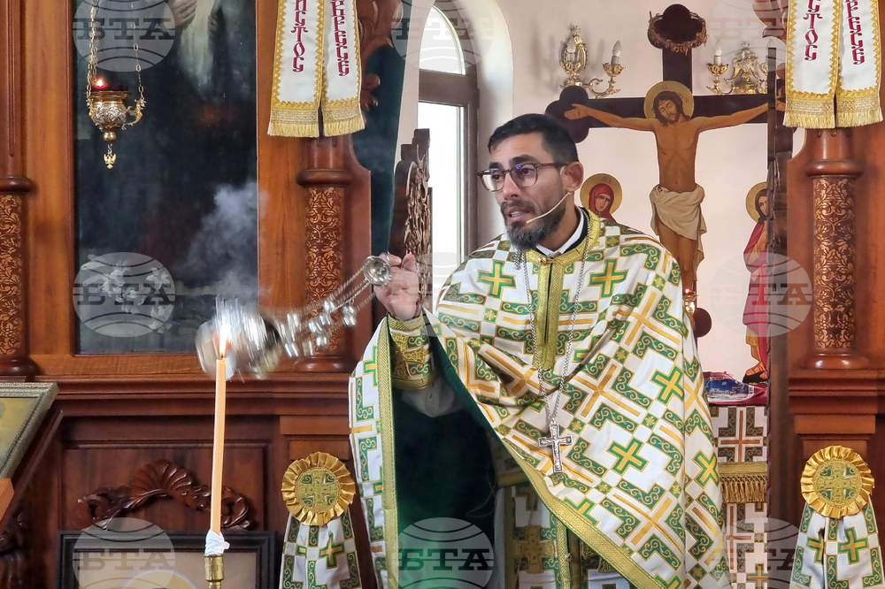 Добрич - храм „Св. Климент Охридски”- неделна служба