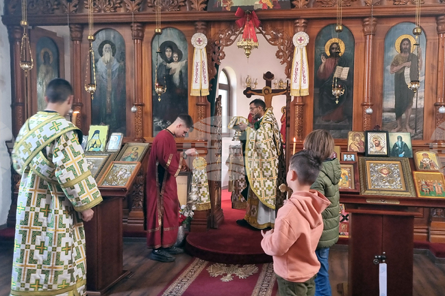 Добрич - храм „Св. Климент Охридски”- неделна служба