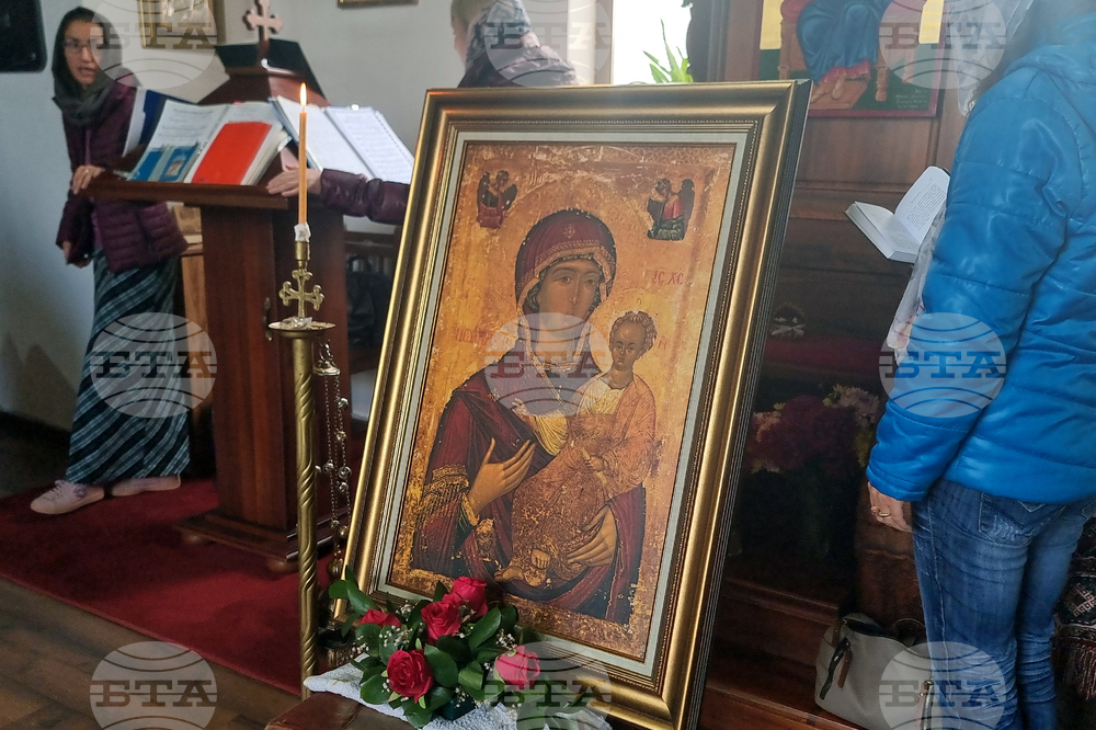 Добрич - храм „Св. Климент Охридски”- неделна служба