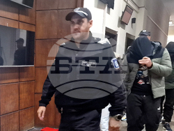 Стара Загора - съд - обвинени за кражба на гориво - мярка