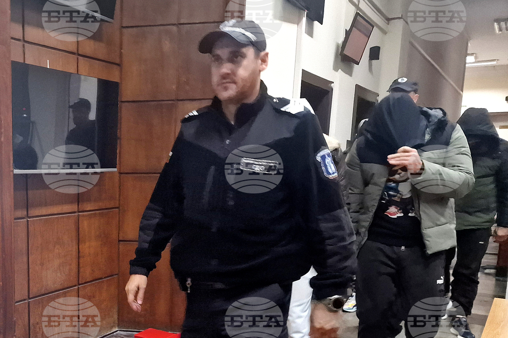 Стара Загора - съд - обвинени за кражба на гориво - мярка