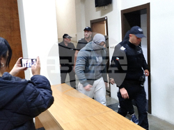 Стара Загора - съд - обвинени за кражба на гориво - мярка