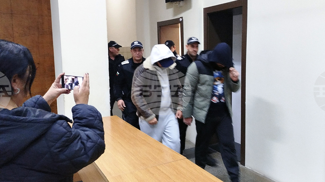 Окръжният съд в Стара Загора разглежда мярката за неотклонение спрямо четиримата мъже, обвинени за кражба на гориво от тръбопровод 