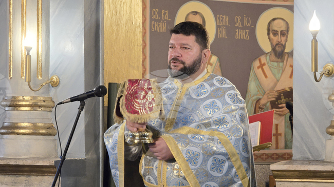 Бог е винаги с нас и ние сме под Неговата крепка десница, каза отец Милен в плевенския храм "Света Параскева"