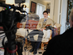 France Louvre Fedora Man