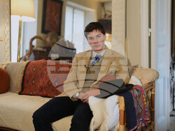 France Louvre Fedora Man