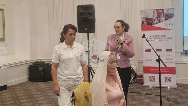 Антоанета Асенова – Данова изнесе теоретична и практическа лекция на тема "Забраждане в Пиринска област – сценично и в ежедневието"