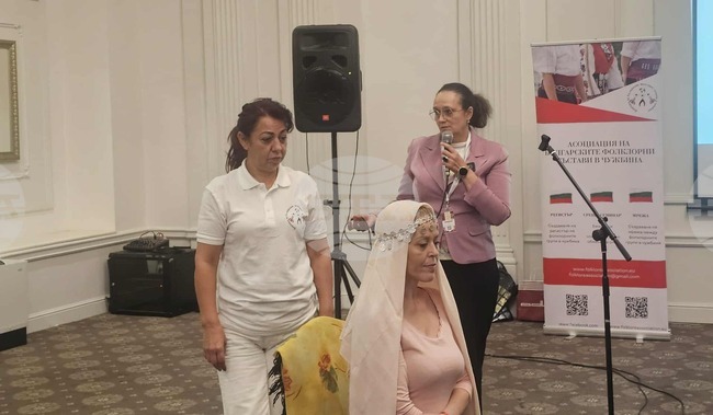 Антоанета Асенова – Данова изнесе теоретична и практическа лекция на тема "Забраждане в Пиринска област – сценично и в ежедневието"