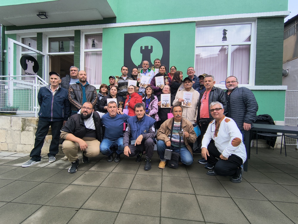 Общо двадесет и шест души се включиха в турнири по шахмат за хора с увреден слух в Шумен 