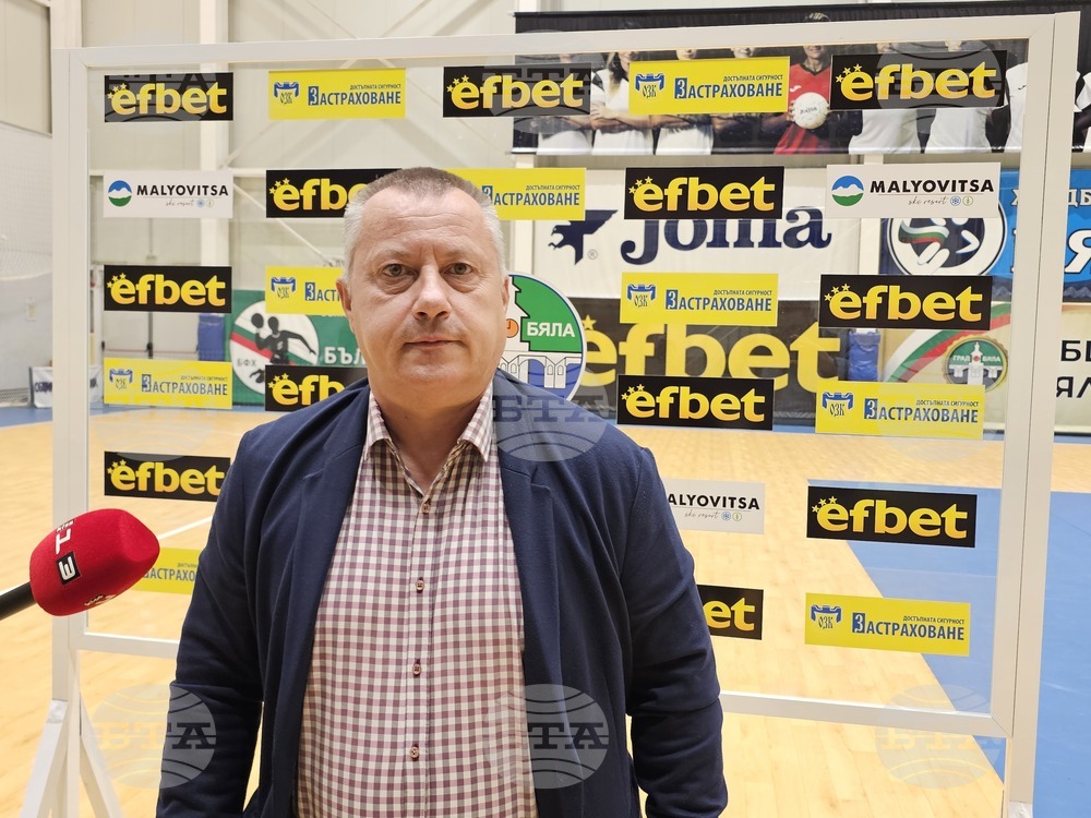 Можем само да се гордеем, че български отбор стигна до тази фаза на евротурнирите, каза президентът на БФХ Росен Добрев 