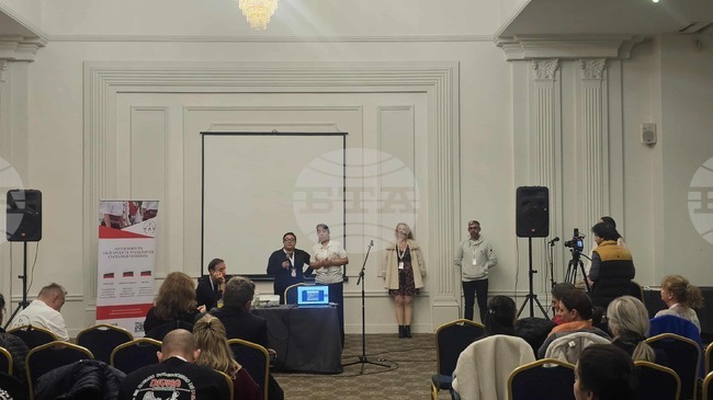 Асоциацията на българските фолклорни състави в чужбина представи проекта си за дигитален каталог от популярни хора и танци