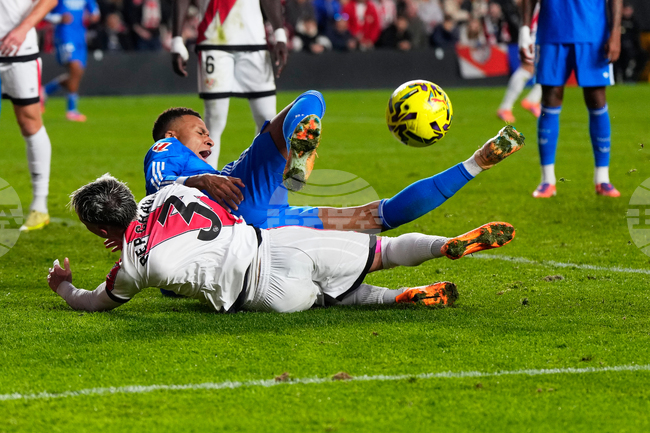 Овиедо и Райо Валекано не се победиха в мач с два червени картона в Ла Лига