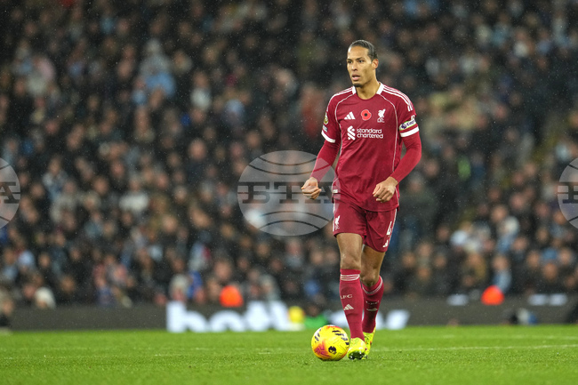 Ливърпул не се е предал в битката за титлата в Англия, заяви Върджил ван Дайк след загубата от Манчестър Сити