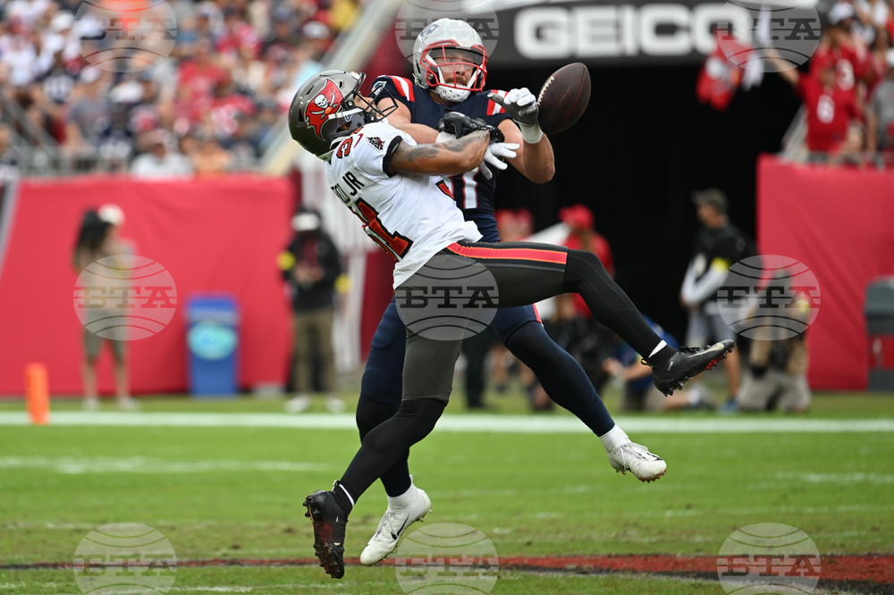 Patriots Buccaneers Football