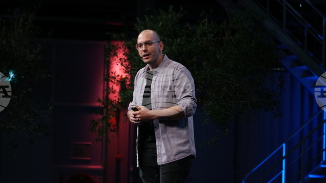 Комикът и телевизионен водещ Николаос Цитиридис: Провалът е първа стъпка към успеха