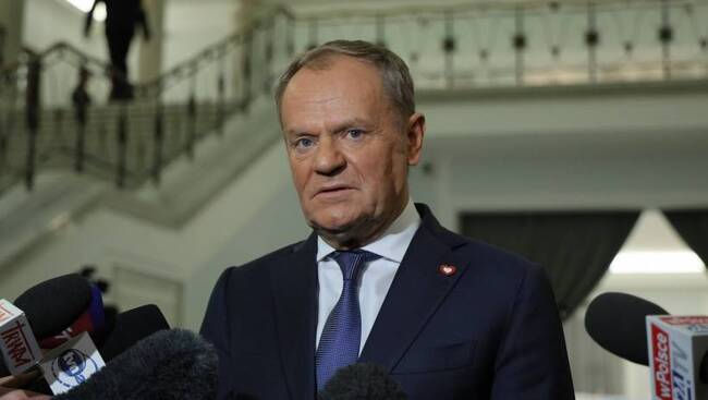 ПАП: Повече поляци смятат премиера Туск за по-добър политик от президента Навроцки, сочи проучване