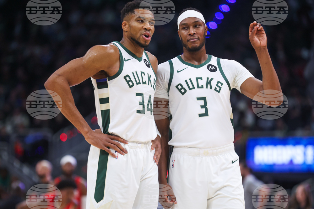 Rockets Bucks Basketball