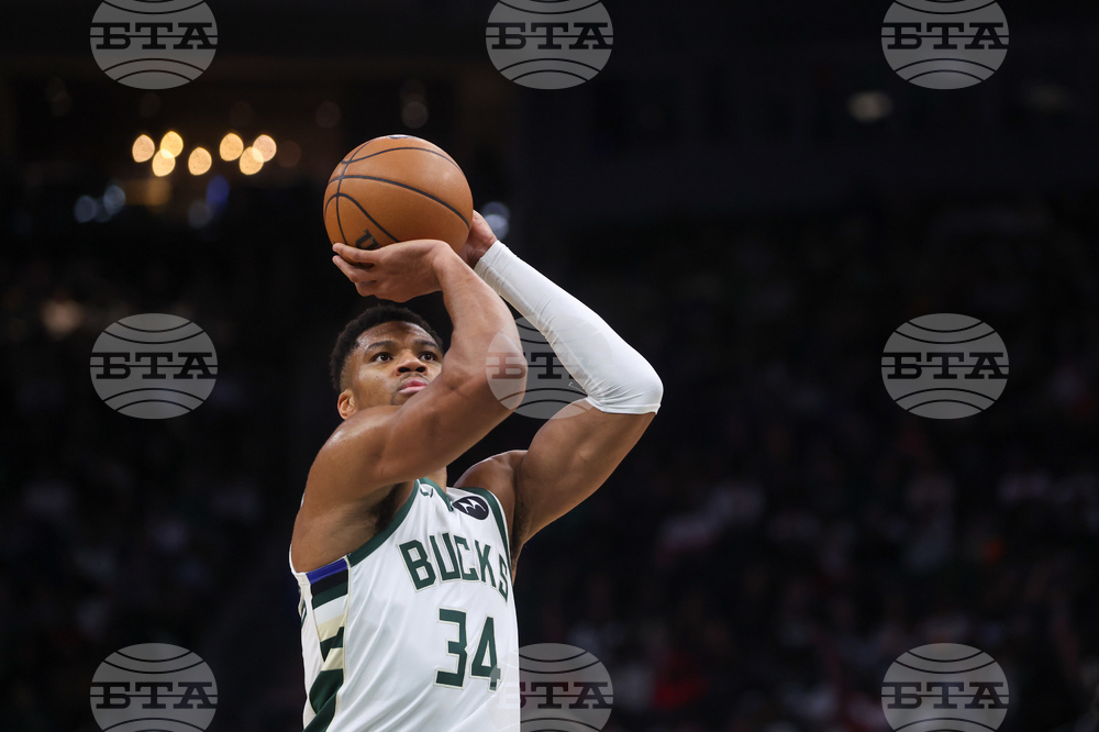 Rockets Bucks Basketball