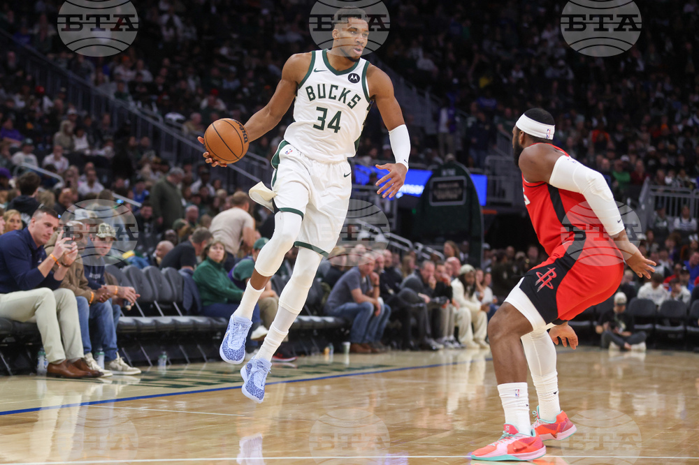 Rockets Bucks Basketball