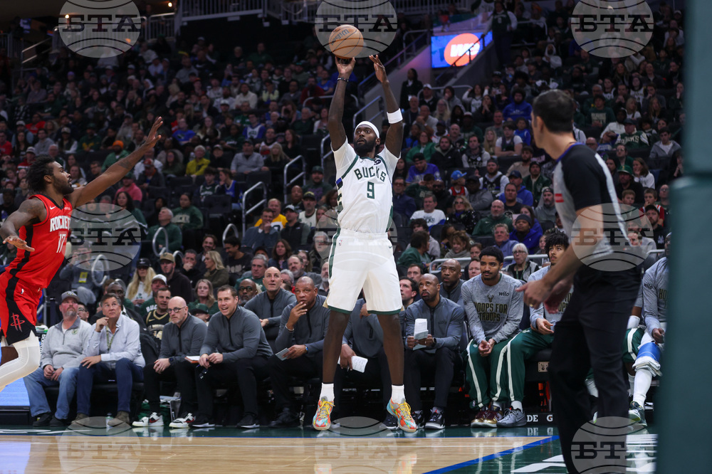 Rockets Bucks Basketball