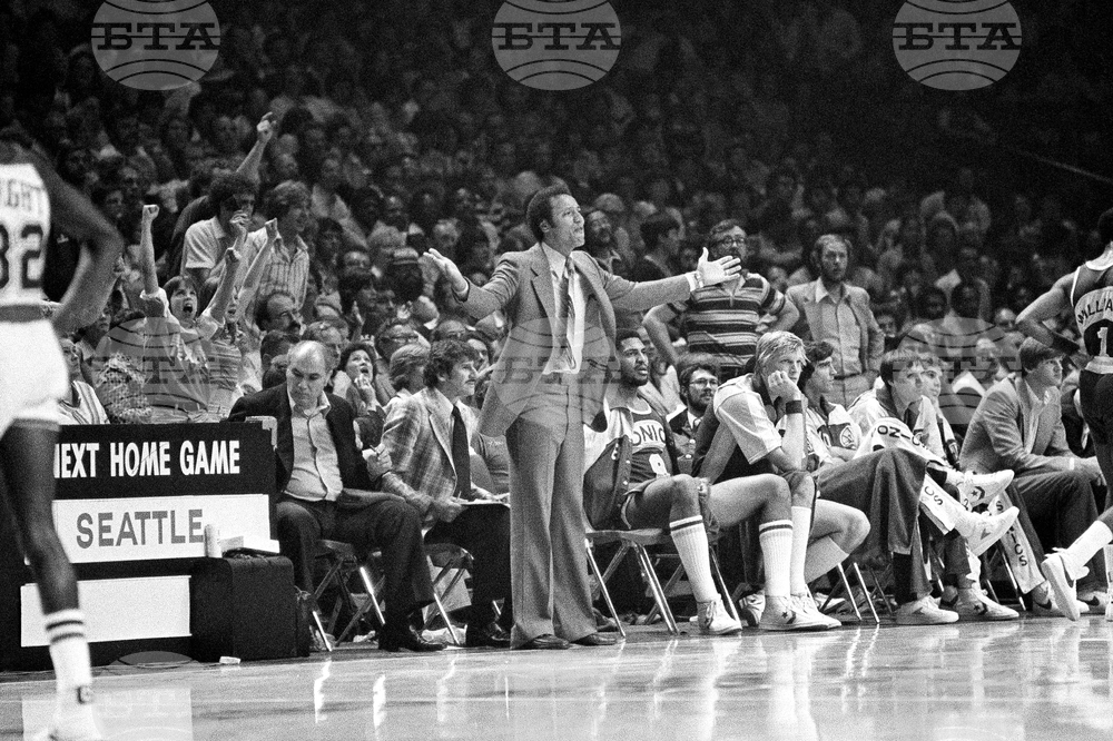 Obit Wilkens Basketball