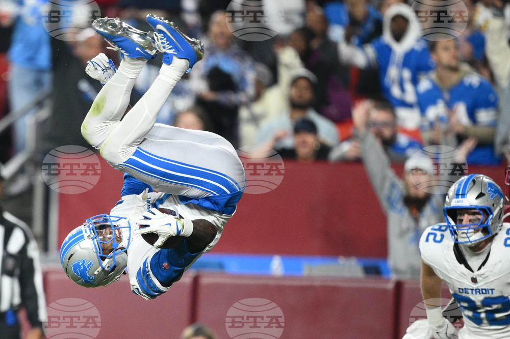 APTOPIX Lions Commanders Football