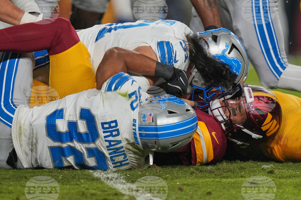 APTOPIX Lions Commanders Football