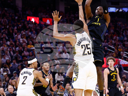 Pacers Warriors Basketball