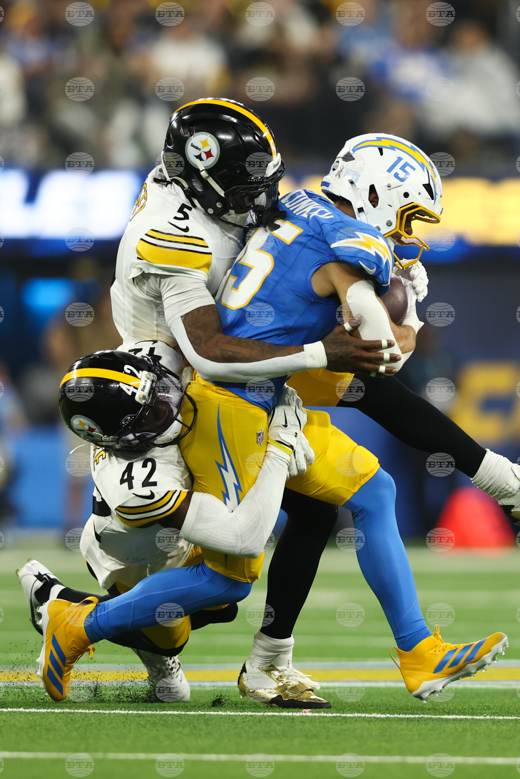 APTOPIX Steelers Chargers Football