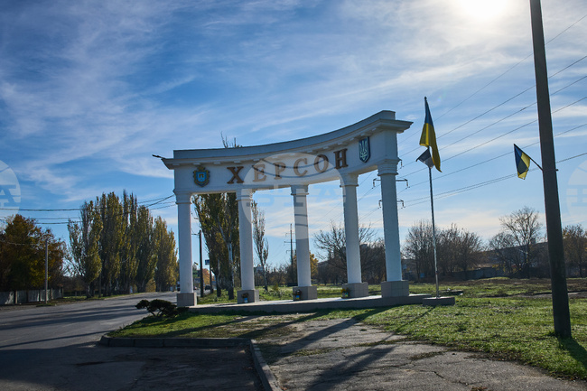 Руска атака срещу автобус взе две жертви в Херсон