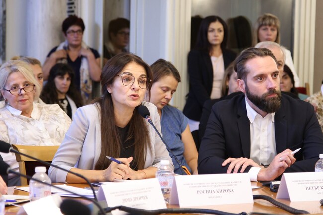 Парламентарната комисия за взаимодействие с гражданското общество влиза в „горещите точки“ на детското насилие с първо изнесено заседание в Перник