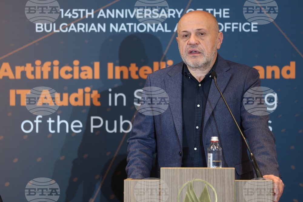 България трябва да има амбицията да е доставчик на услуги с ИИ, а не да е сред ползвателите, каза вицепремиерът Томислав Дончев на форум