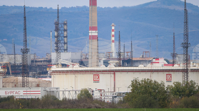 Собственикът на турската „Дженгиз холдинг“ заяви, че не се е отказал от намерението си за покупка на „Лукойл“