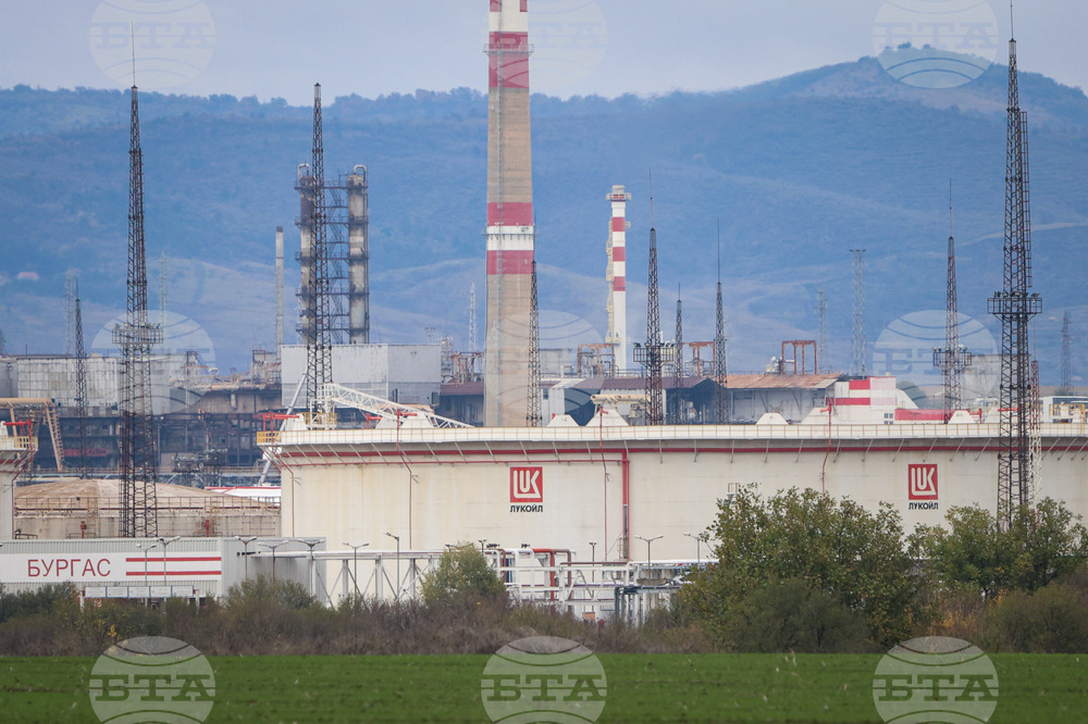 Собственикът на турската „Дженгиз холдинг“ заяви, че не се е отказал от намерението си за покупка на „Лукойл“