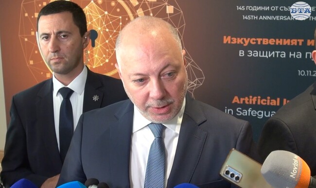 Действията на ДАНС, МВР и МО в „Лукойл“ имат превантивен характер с оглед да се запази критичната инфраструктура, каза Росен Желязков