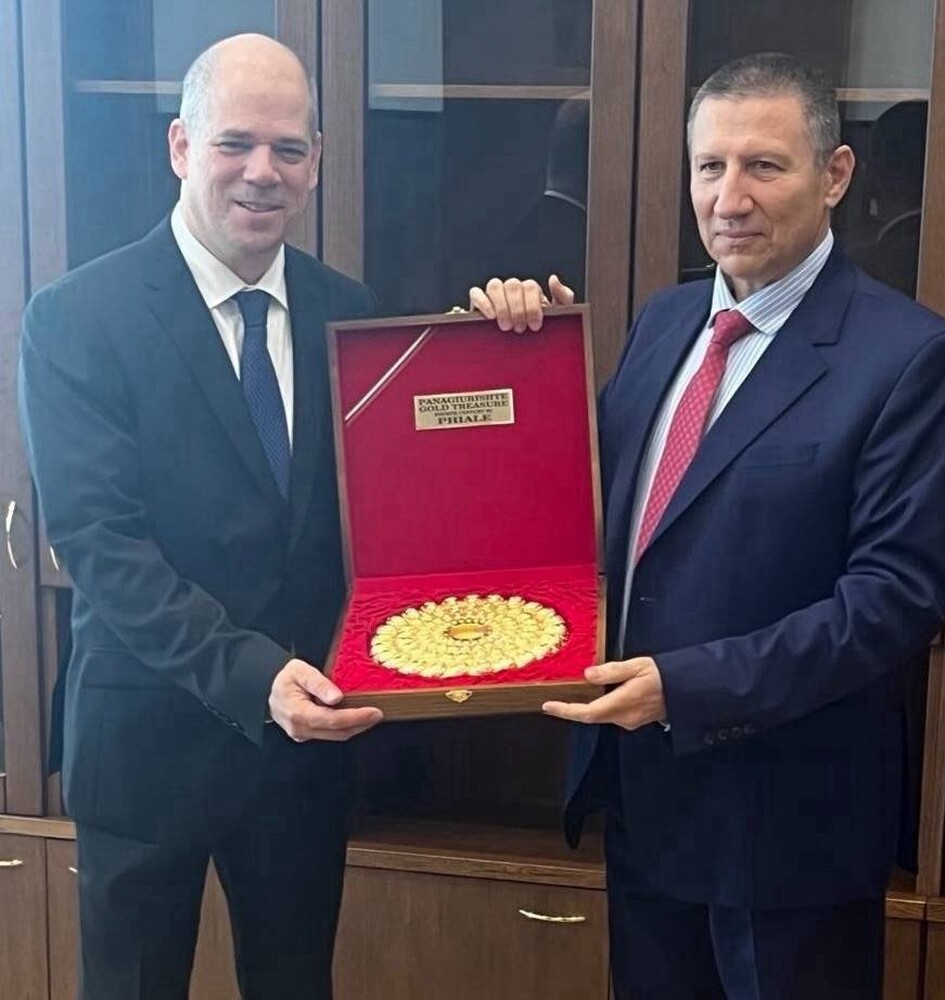 И.ф. главен прокурор Борислав Сарафов разговаря в Съдебната палата с унгарския си колега д-р Габор Над