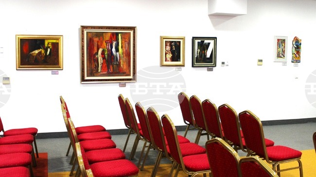 Десет картини от колекцията на Иван Гарелов дари на Пловдив неговата дъщеря